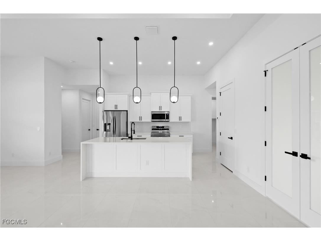 913 Embers Parkway W Cape Coral FL 33993 2025012485 image8