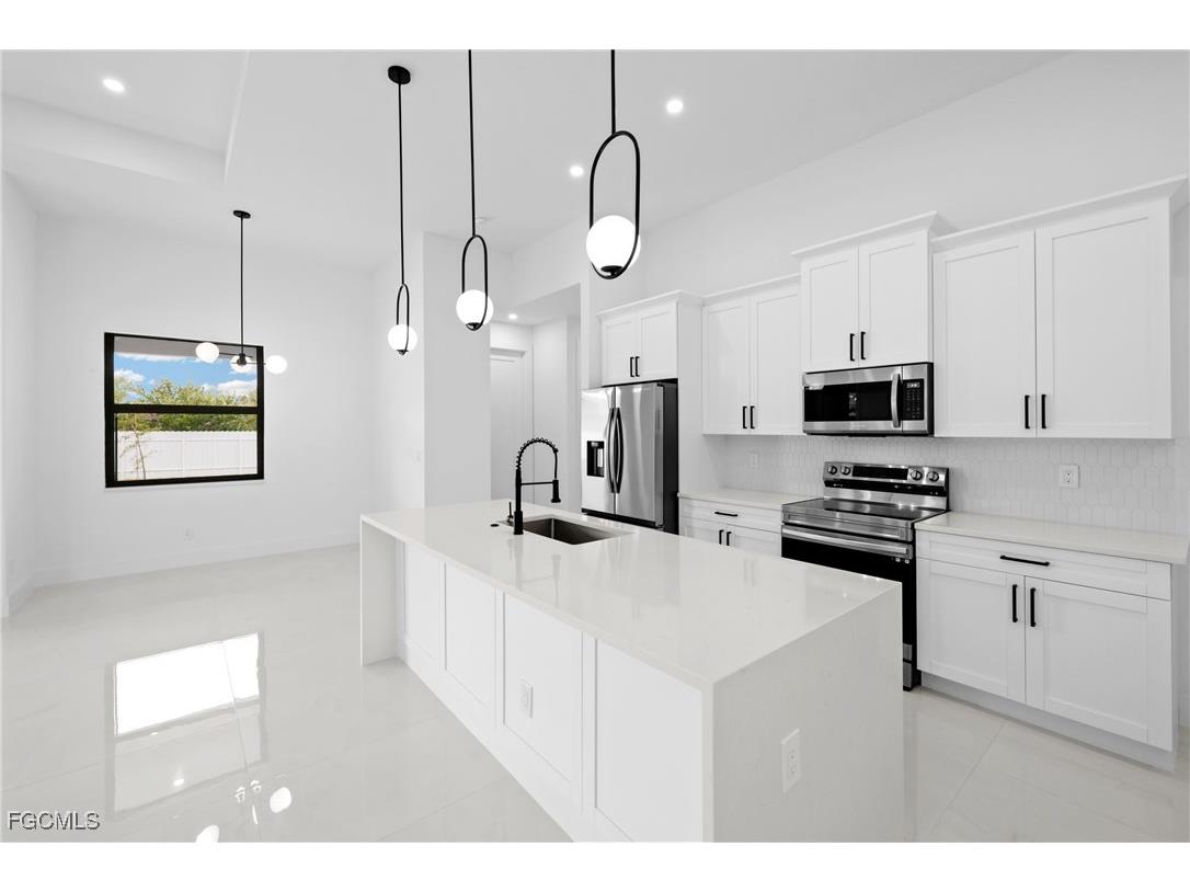 913 Embers Parkway W Cape Coral FL 33993 2025012485 image9