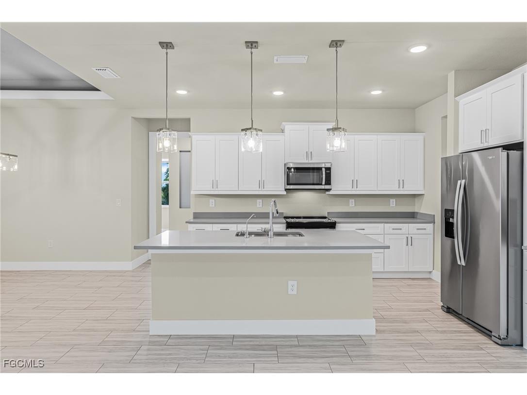 913 NW 33rd Place Cape Coral FL 33993 2025022588 image13