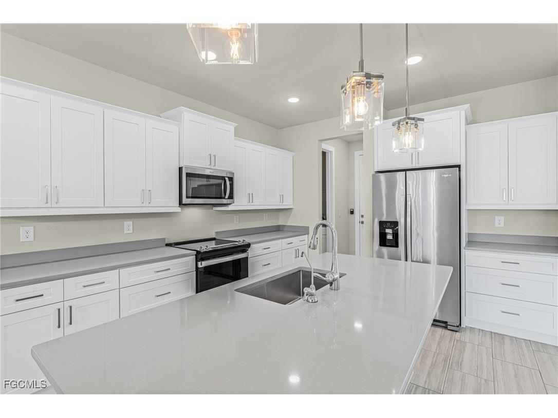 913 NW 33rd Place Cape Coral FL 33993 2025022588 image15