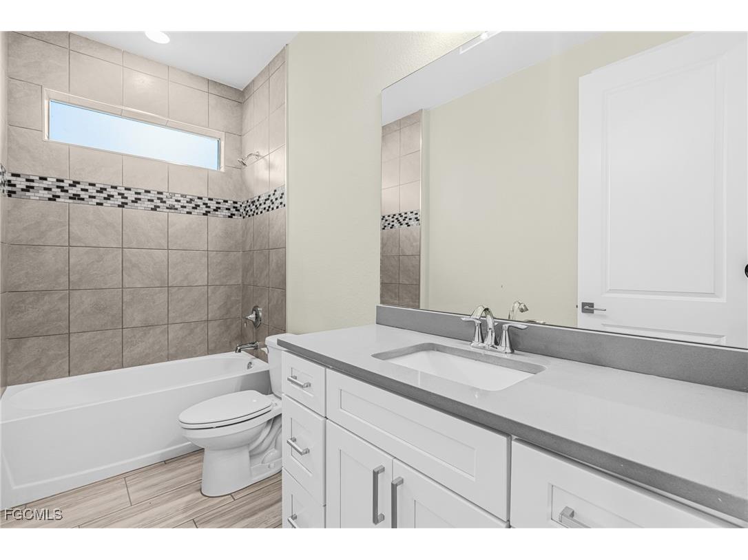 913 NW 33rd Place Cape Coral FL 33993 2025022588 image17