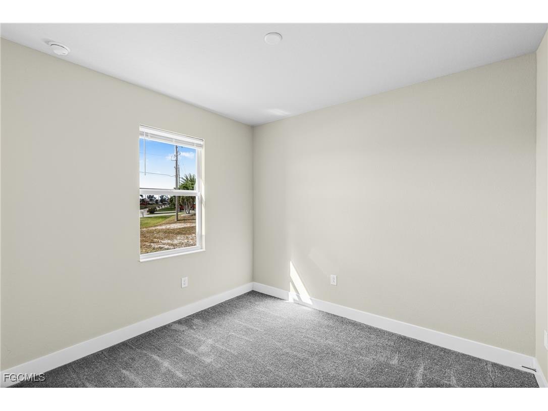 913 NW 33rd Place Cape Coral FL 33993 2025022588 image18