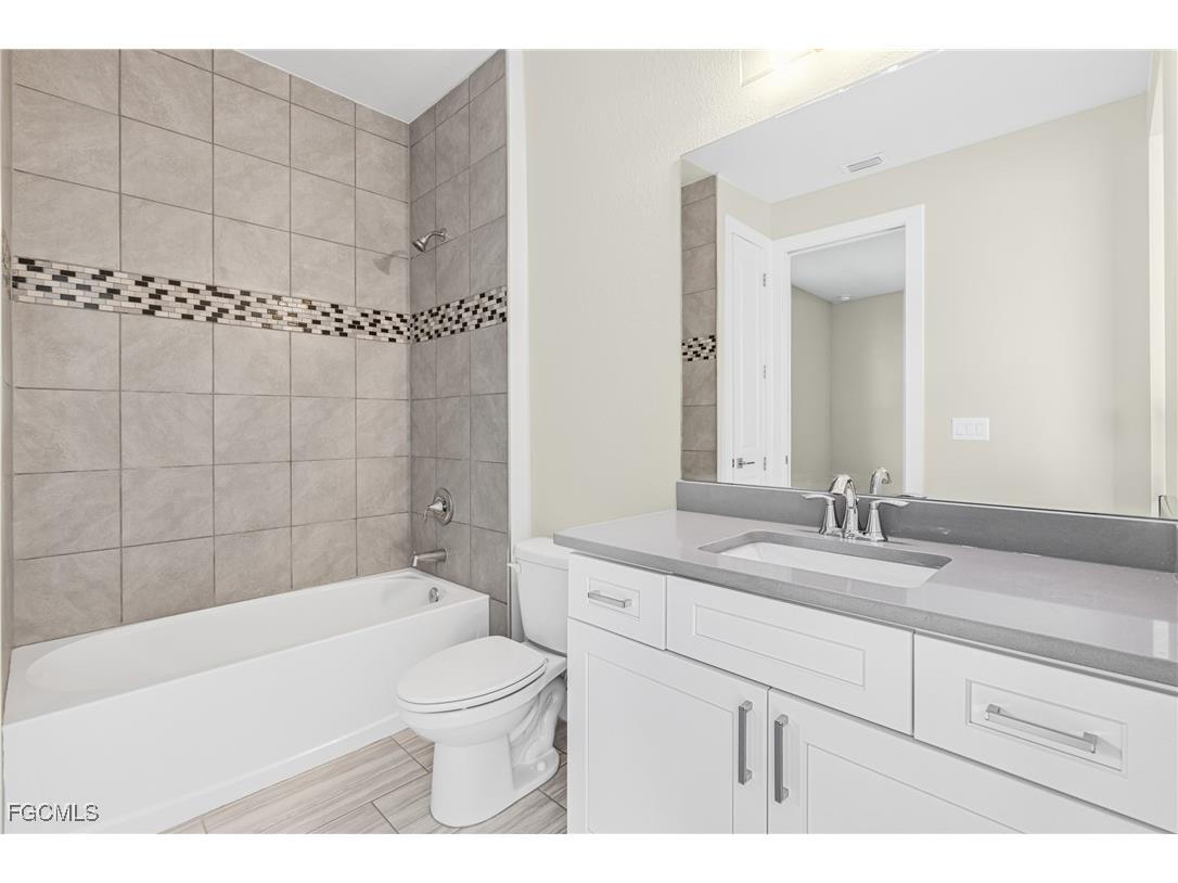 913 NW 33rd Place Cape Coral FL 33993 2025022588 image19