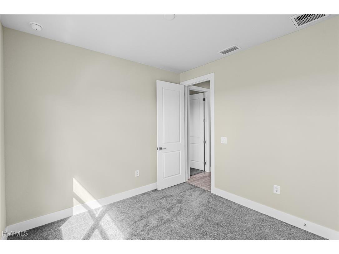 913 NW 33rd Place Cape Coral FL 33993 2025022588 image21