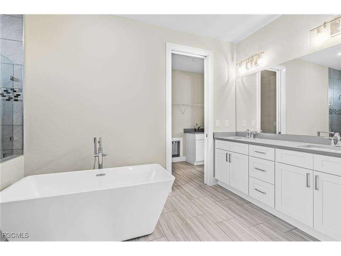 913 NW 33rd Place Cape Coral FL 33993 2025022588 image25