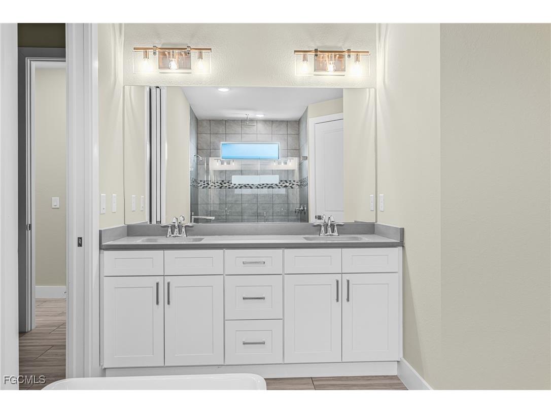 913 NW 33rd Place Cape Coral FL 33993 2025022588 image26