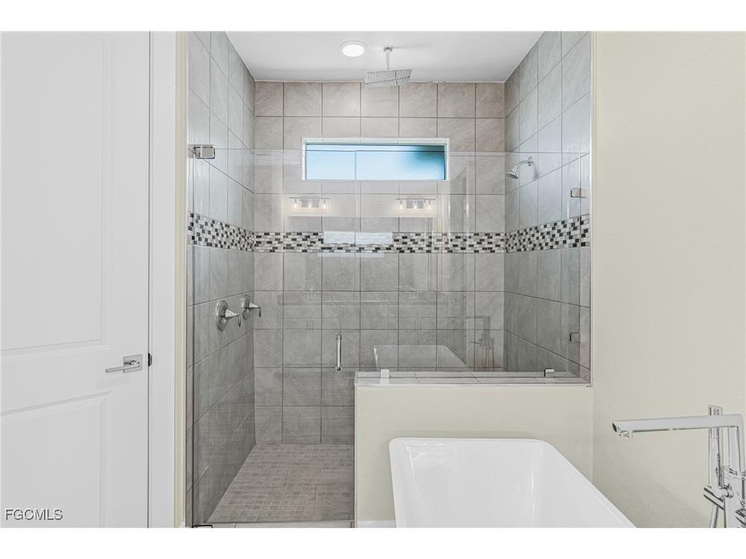 913 NW 33rd Place Cape Coral FL 33993 2025022588 image28