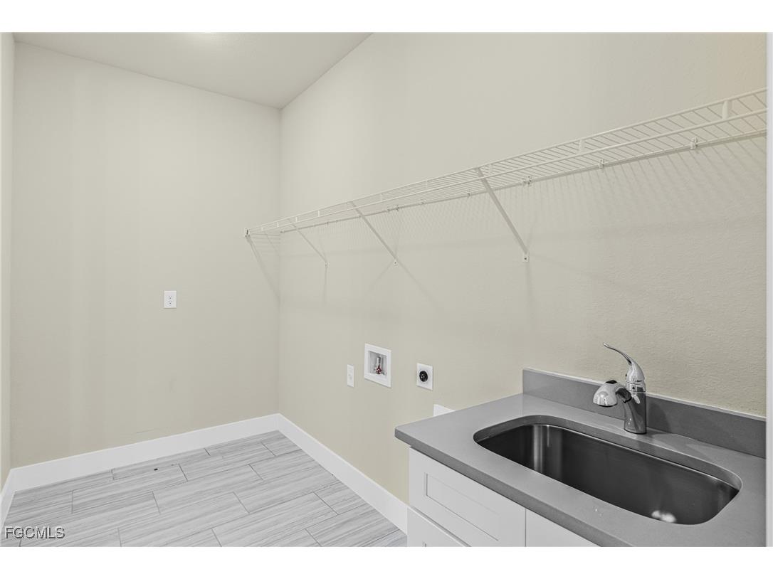 913 NW 33rd Place Cape Coral FL 33993 2025022588 image29