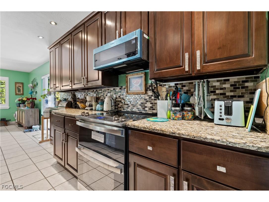 913 SE 26th Terrace Cape Coral FL 33904 2026007219 image23