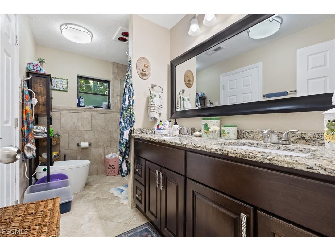 913 SE 26th Terrace Cape Coral FL 33904 2026007219 image33