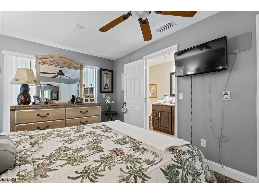 913 SE 26th Terrace Cape Coral FL 33904 2026007219 image38