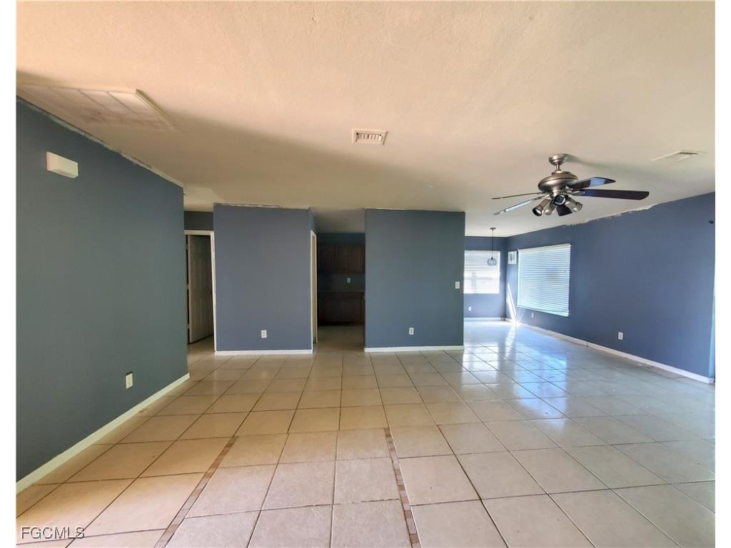 913 Sara Avenue N Lehigh Acres FL 33971 2025012124 image1