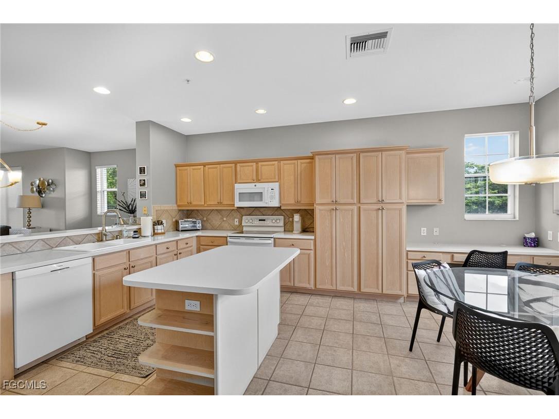 9131 Southmont Cove #106 Fort Myers FL 33908 2025016026 image3