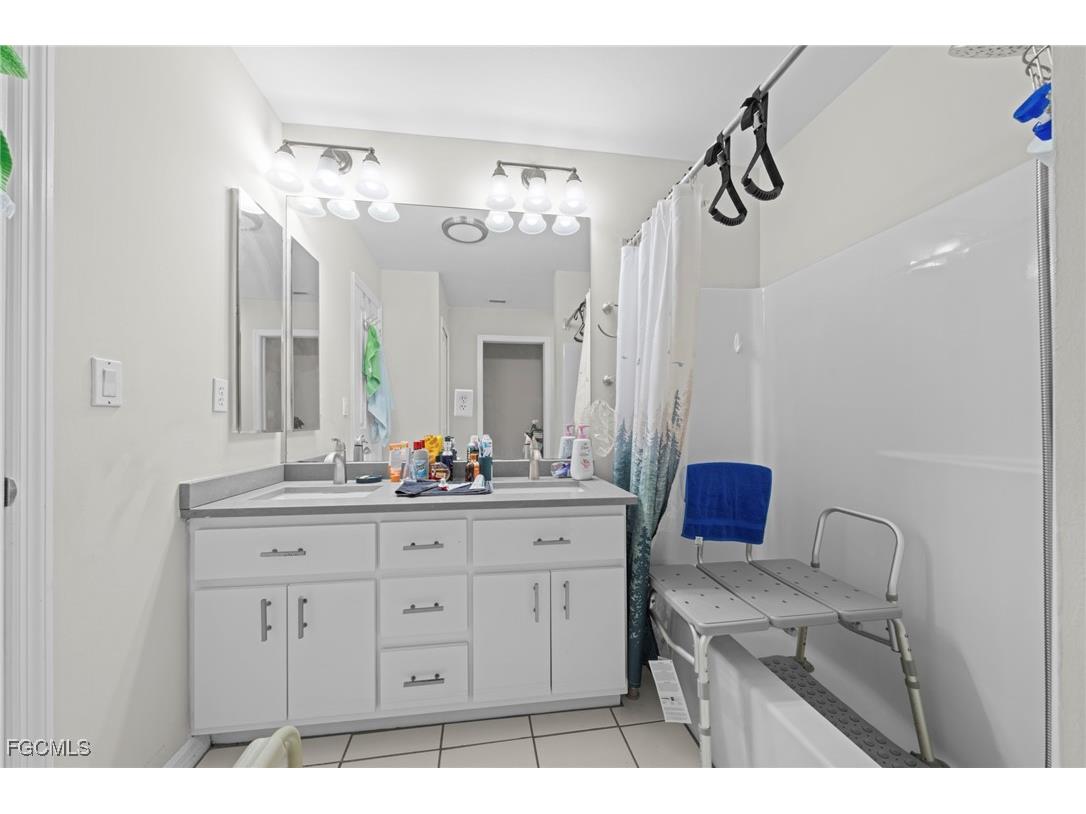 914/916 SE 14th Terrace Cape Coral FL 33990 2025017856 image13