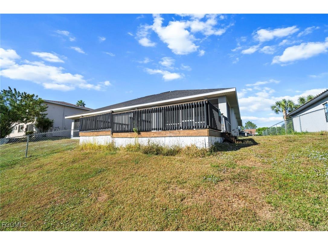 914/916 SE 14th Terrace Cape Coral FL 33990 2025017856 image17