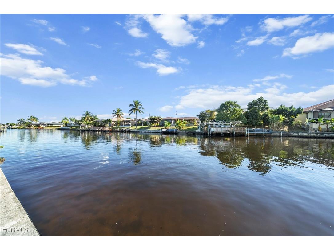 914/916 SE 14th Terrace Cape Coral FL 33990 2025017856 image2