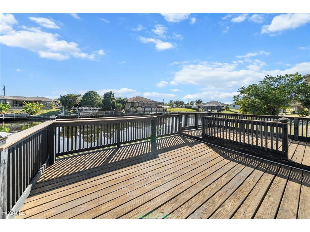 914/916 SE 14th Terrace Cape Coral FL 33990 2025017856 image3