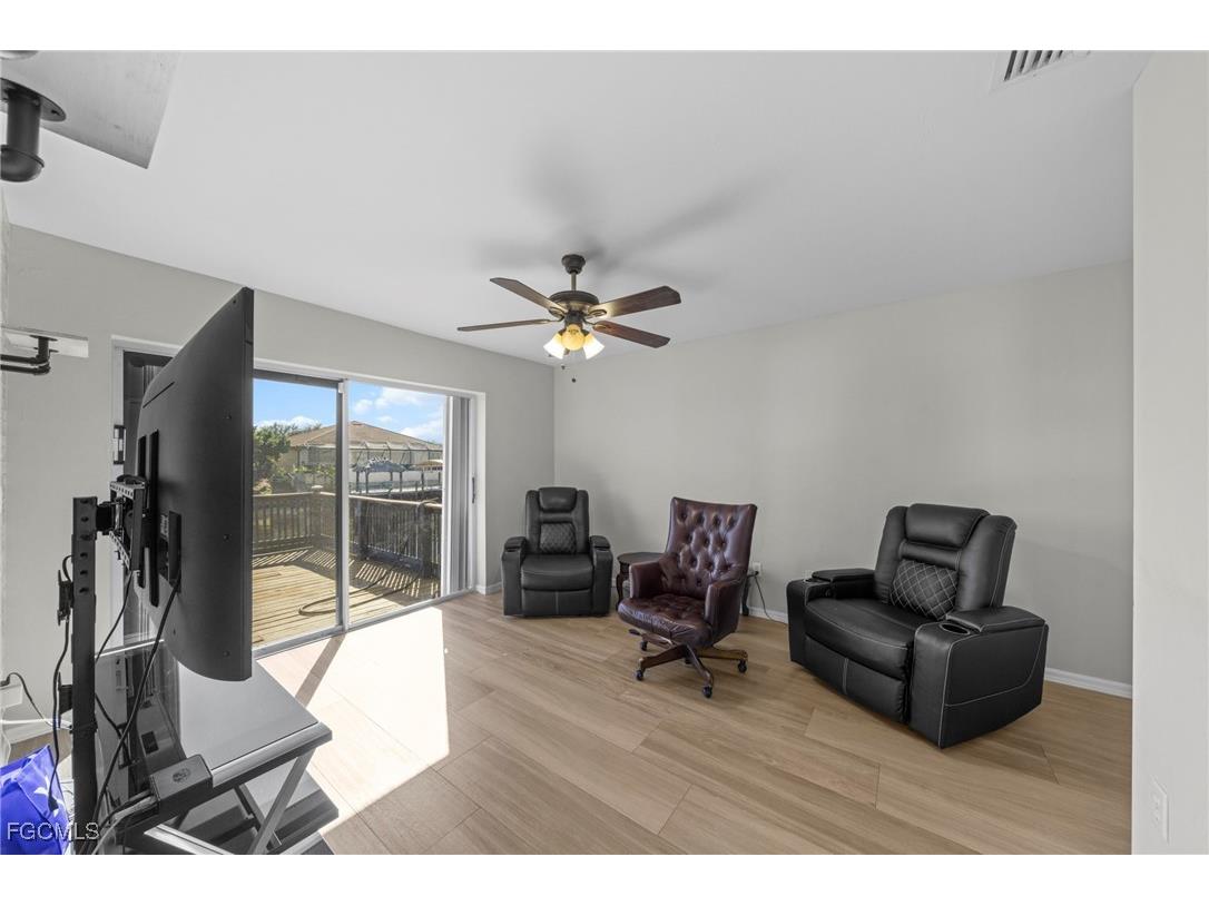 914/916 SE 14th Terrace Cape Coral FL 33990 2025017856 image5