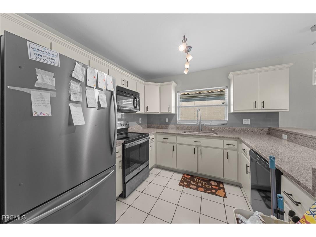 914/916 SE 14th Terrace Cape Coral FL 33990 2025017856 image7