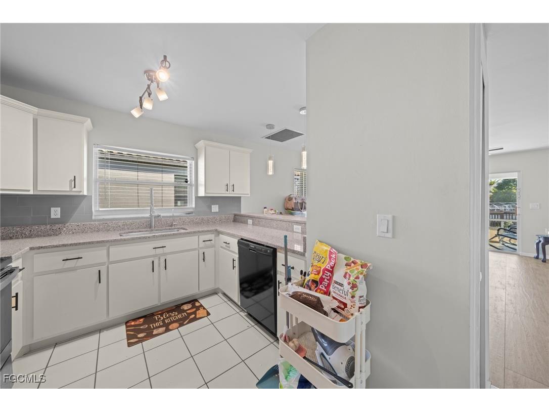 914/916 SE 14th Terrace Cape Coral FL 33990 2025017856 image8
