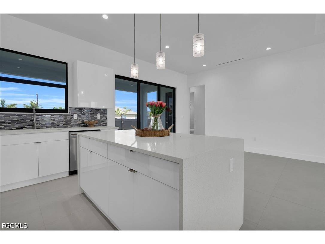 914 Chiquita Boulevard N Cape Coral FL 33993 2026024210 image24