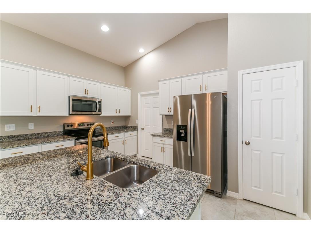 914 NE 13th Place Cape Coral FL 33909 2025011890 image5