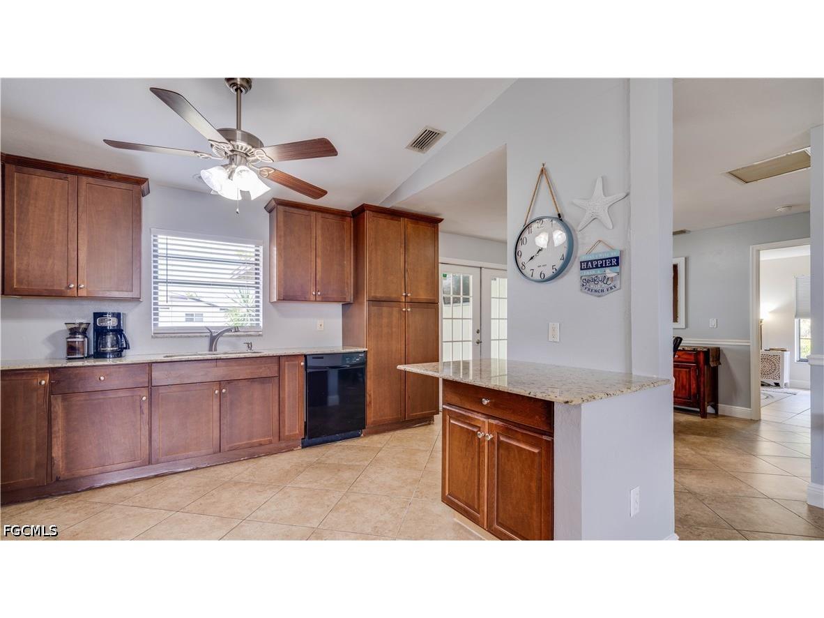 914 SE 28th Terrace Cape Coral FL 33904 2026021809 image5
