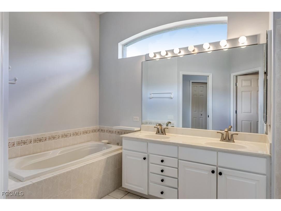 9141 Garden Pointe Fort Myers FL 33908 2025011952 image19