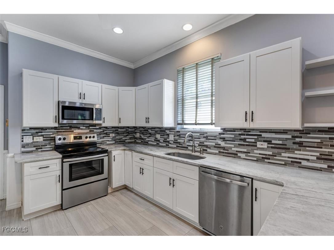 9141 Garden Pointe Fort Myers FL 33908 2025011952 image3