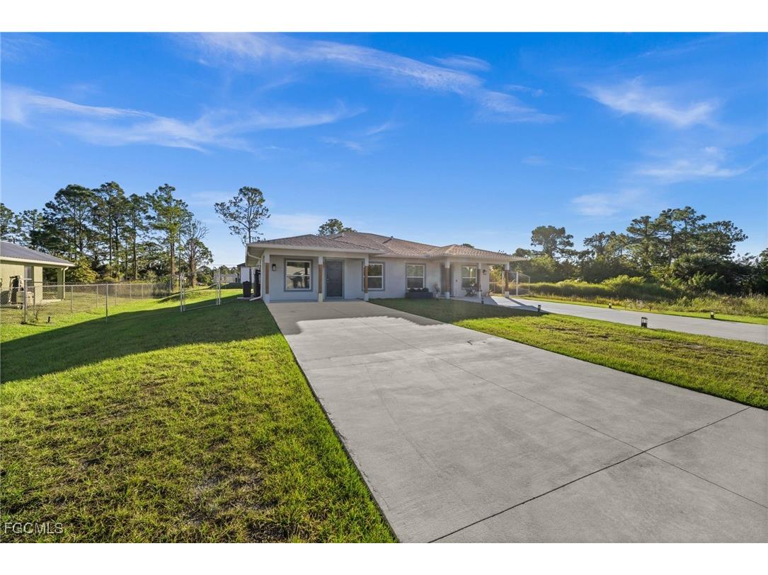 915-917 Graystone Avenue Lehigh Acres FL 33974 2025024589 image2