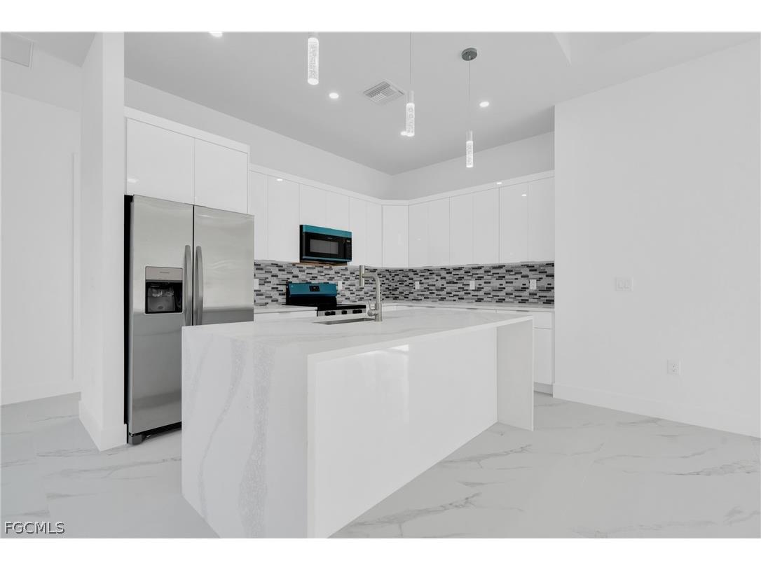 915 Cleveland Avenue Lehigh Acres FL 33972 2026010417 image20