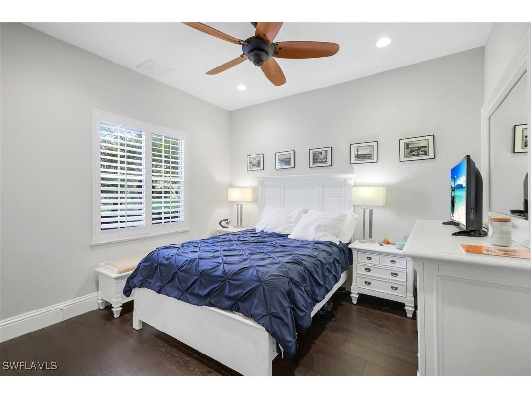 915 Fountain Run Naples FL 34119 225075723 image16