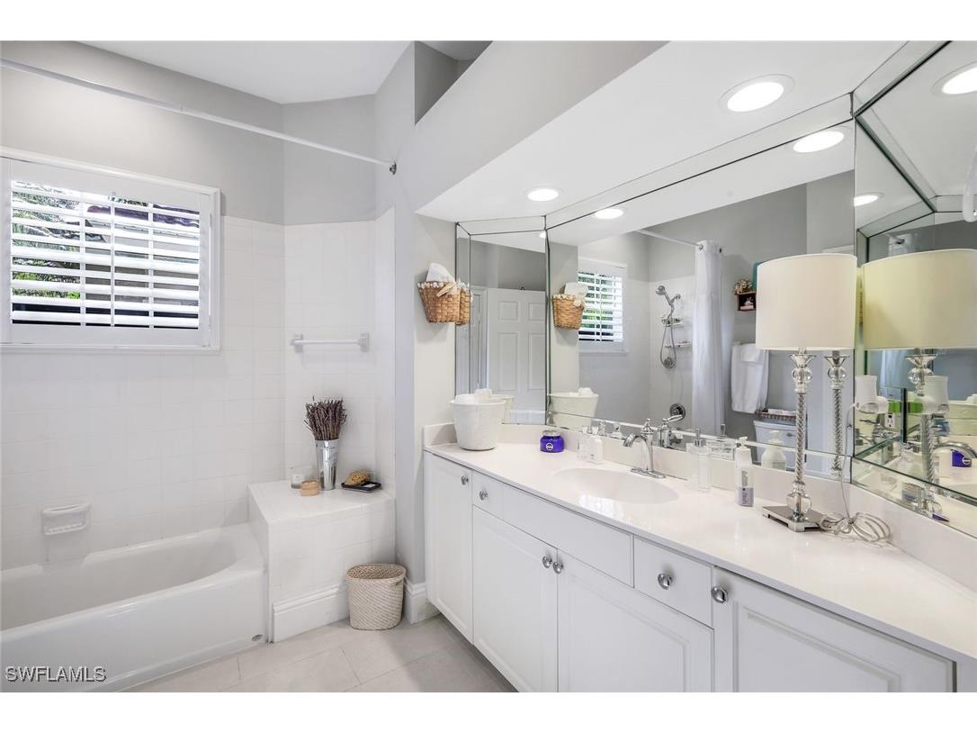 915 Fountain Run Naples FL 34119 225075723 image17