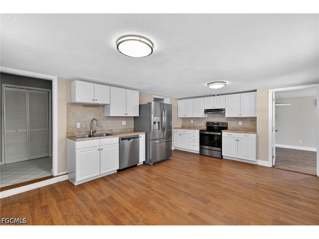 915 Hibiscus Lane North Fort Myers FL 33903 2026020264 image13