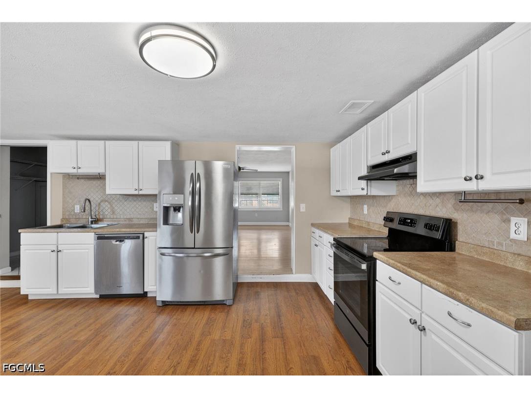 915 Hibiscus Lane North Fort Myers FL 33903 2026020264 image14