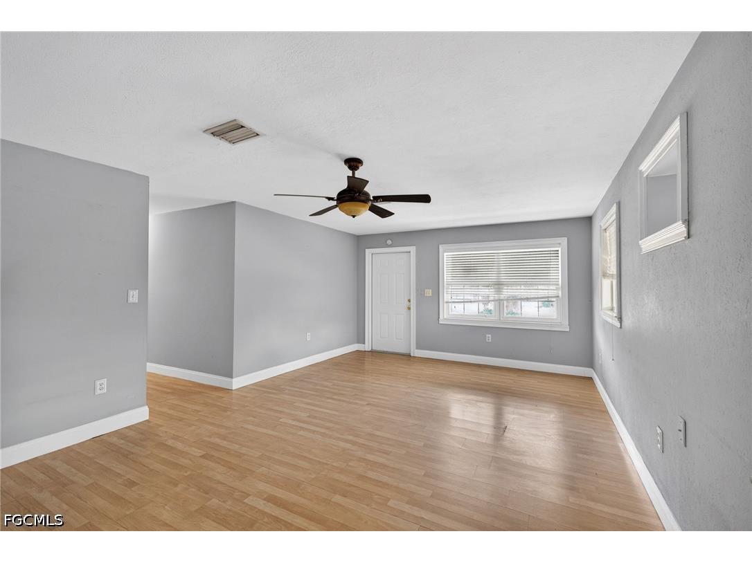 915 Hibiscus Lane North Fort Myers FL 33903 2026020264 image17