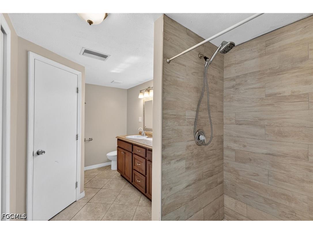 915 Hibiscus Lane North Fort Myers FL 33903 2026020264 image23
