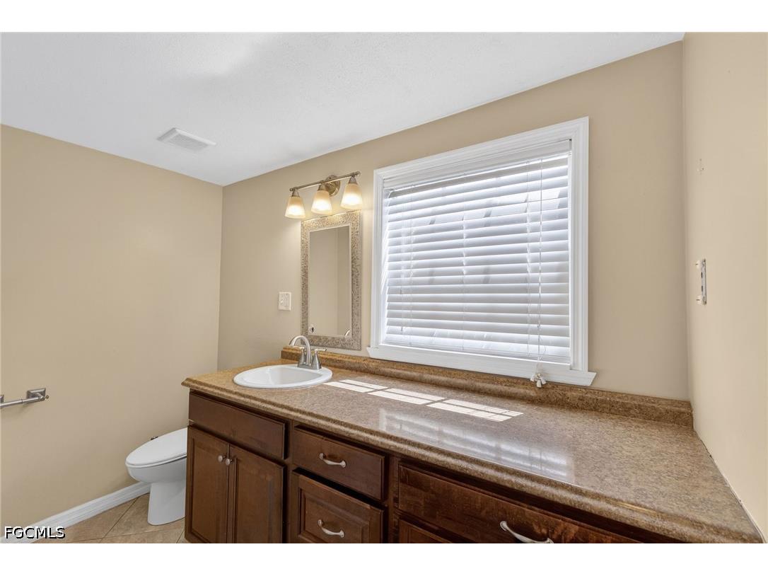 915 Hibiscus Lane North Fort Myers FL 33903 2026020264 image24