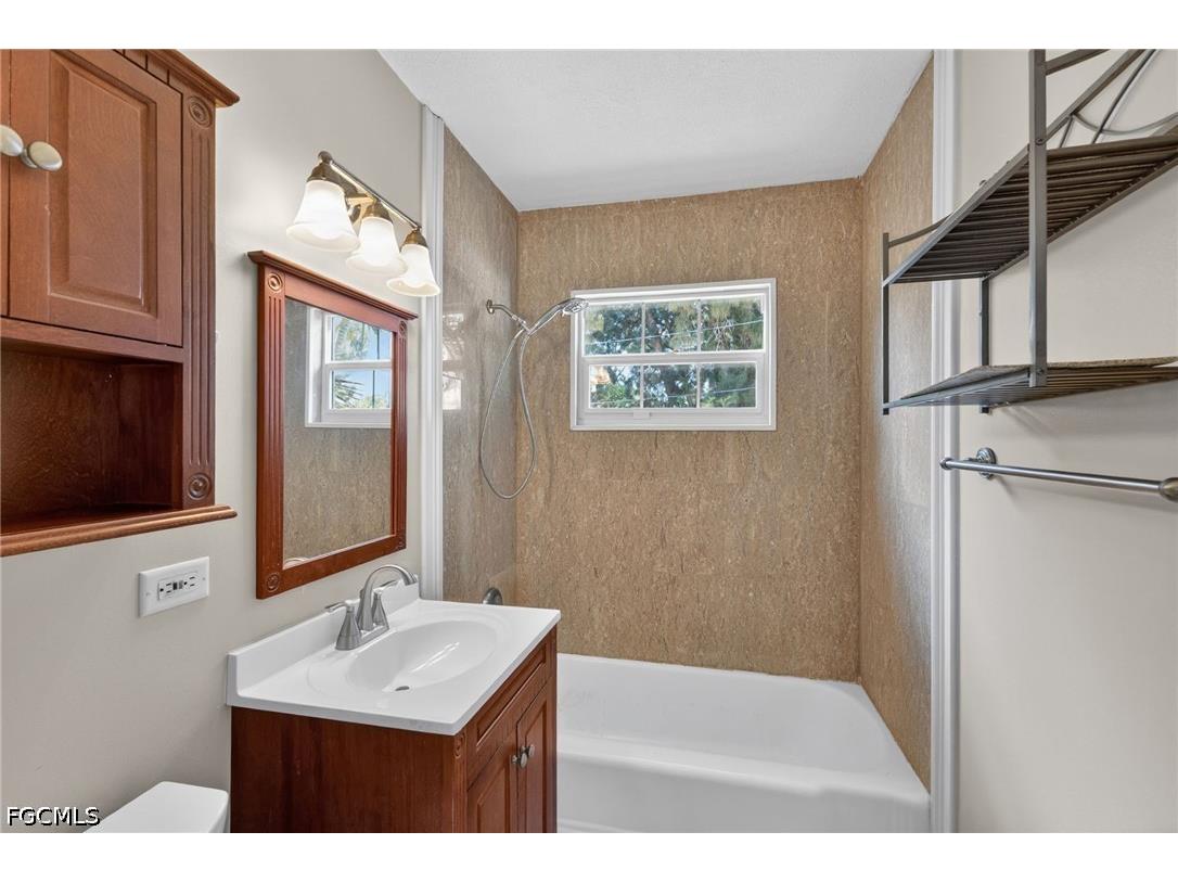 915 Hibiscus Lane North Fort Myers FL 33903 2026020264 image26