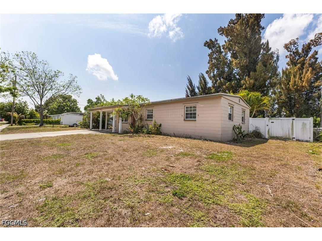 915 Hibiscus Lane North Fort Myers FL 33903 2026020264 image4