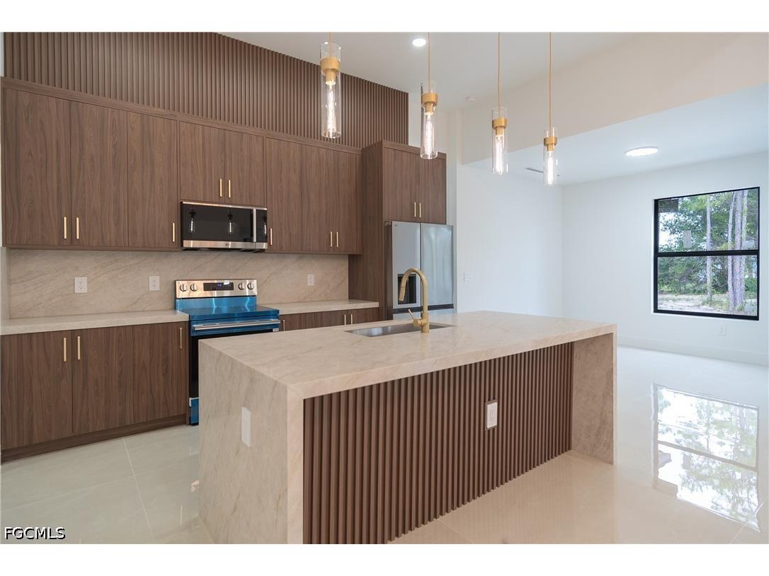 915 Lincoln Avenue Lehigh Acres FL 33972 2026023576 image4
