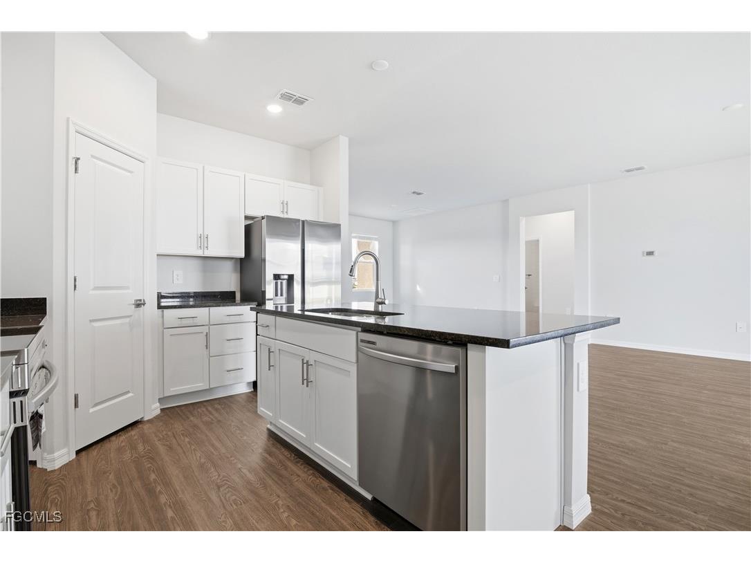 915 NE 19th Street Cape Coral FL 33909 2025017846 image9