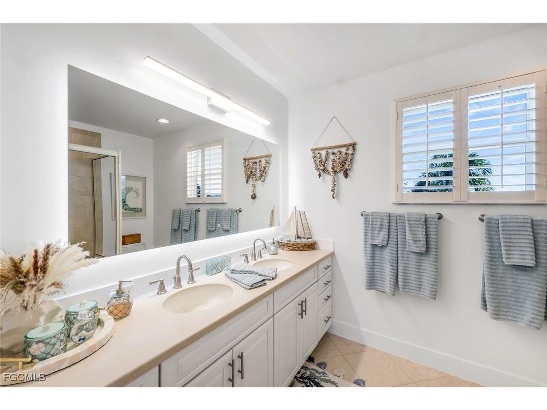 915 Pecten Court Sanibel FL 33957 2025016150 image29