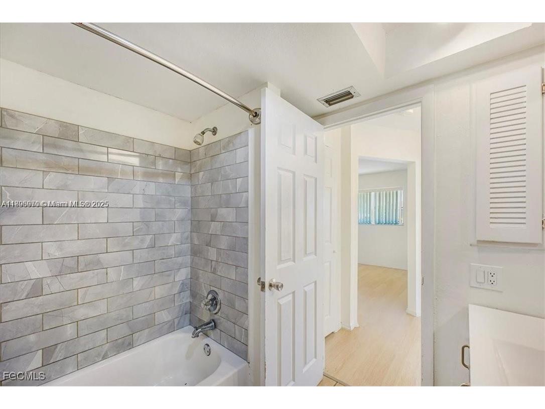 915 SE 20th Street Cape Coral FL 33990 2025016131 image13