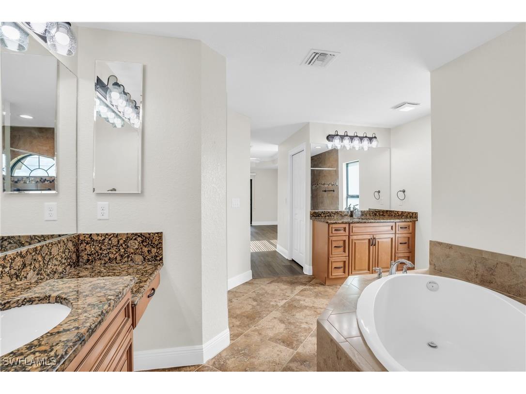 915 SE 33rd Terrace Cape Coral FL 33904 225058958 image26