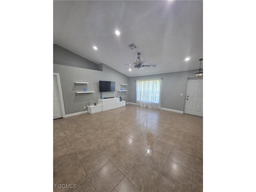 916 Anaconda Avenue S Lehigh Acres FL 33974 2025015388 image1
