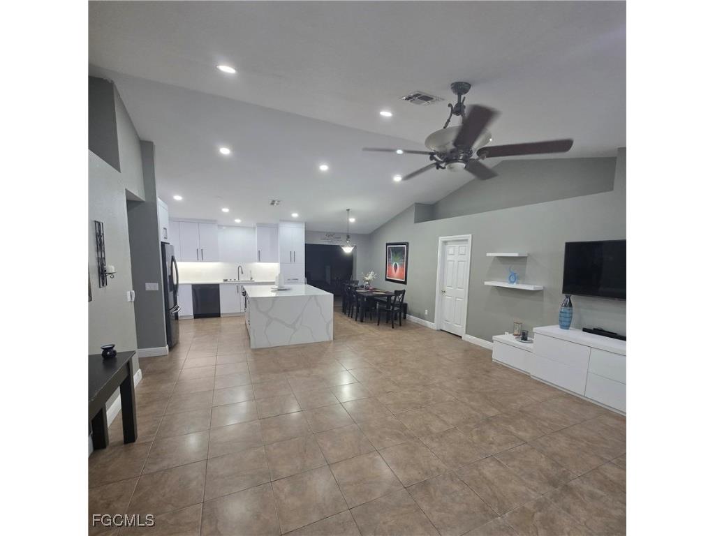 916 Anaconda Avenue S Lehigh Acres FL 33974 2025015388 image2