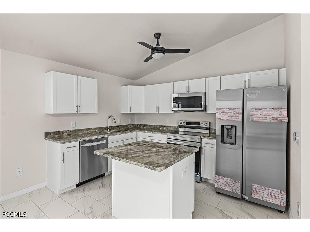 916 NE 1st Place Cape Coral FL 33909 2026015789 image11