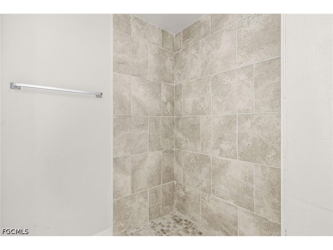 916 NE 1st Place Cape Coral FL 33909 2026015789 image20