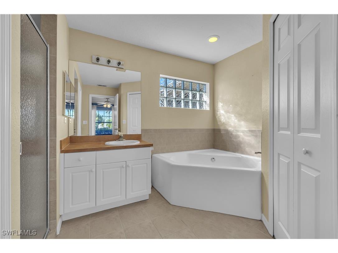 916 NE 4th Place Cape Coral FL 33909 226005851 image25